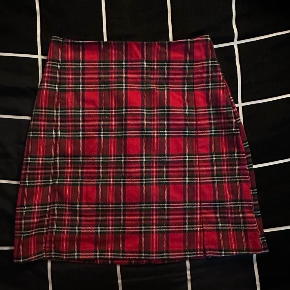 BRANDY MELVILLE PLAID SKIRT